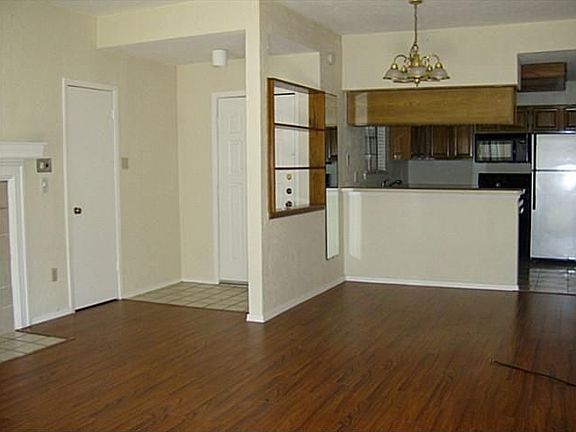 3rd image of 3140 Devonshire Dr APT 137