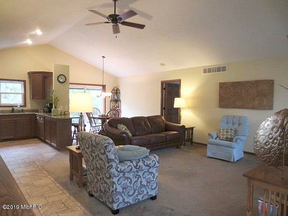 5th image of 10404 Cottonwood Ct