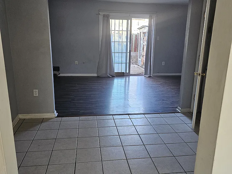 7558 Whitehall Dr — Photo 15