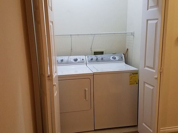 3rd image of 5711 Vista Dr #204