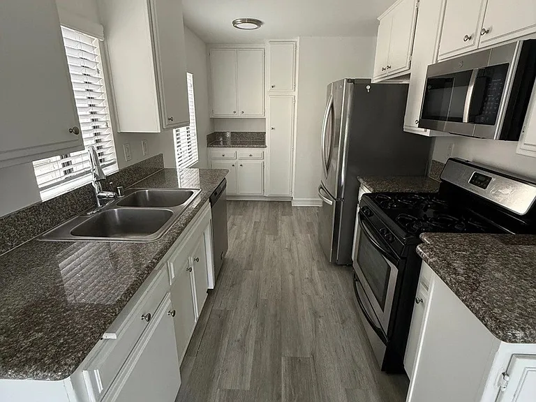412 N Venice Blvd #B — Photo 5