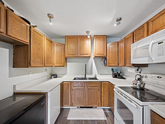 5th image of 2211 Raven Rd APT C