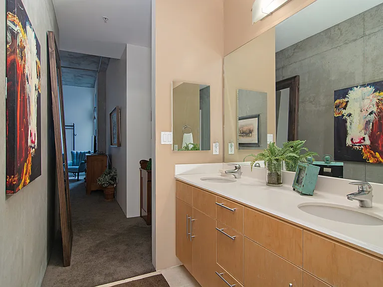 527 10th Ave #410 — Photo 20