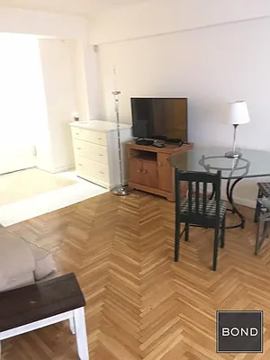 Rented by Bond New York | media 26