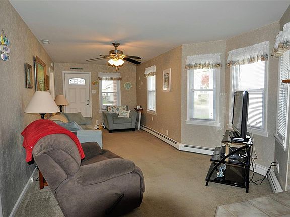 3rd image of 314 W Juniper Ave