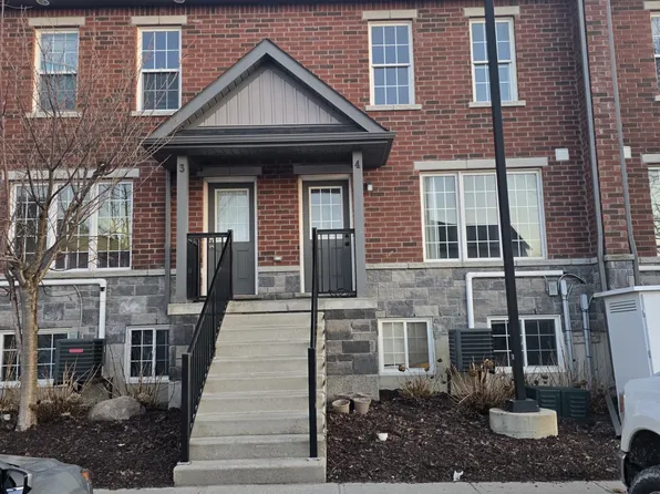 244 Penetanguishene Rd #4, Barrie, ON L4M 7C2