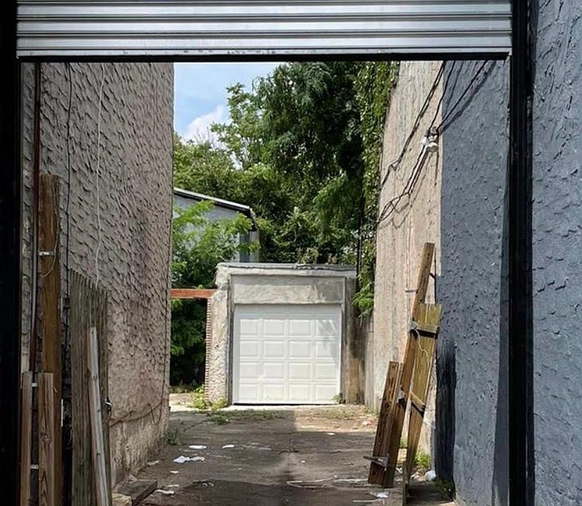1st image of 6013 Vine St #0