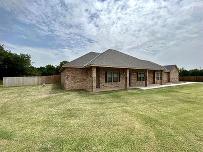 13132 NE Jaguar Ln — Photo 2