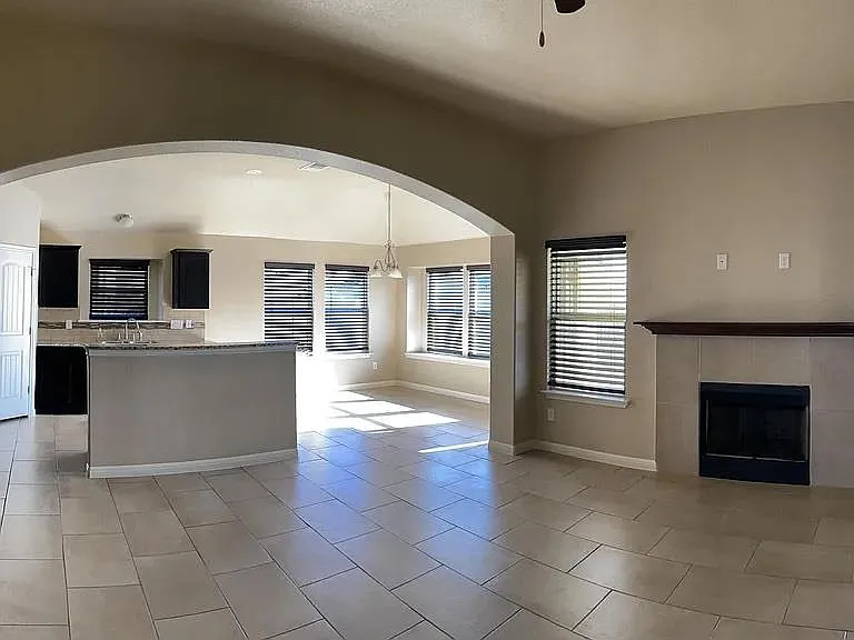 604 W Vega Ln — Photo 5