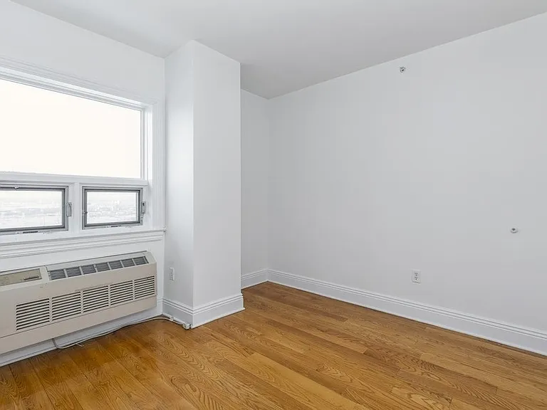 809-815 22nd St #1203 — Photo 10