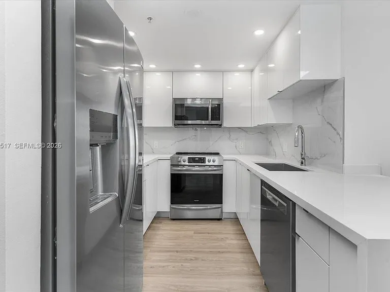 185 SE 14th Ter #2307 — Photo 5