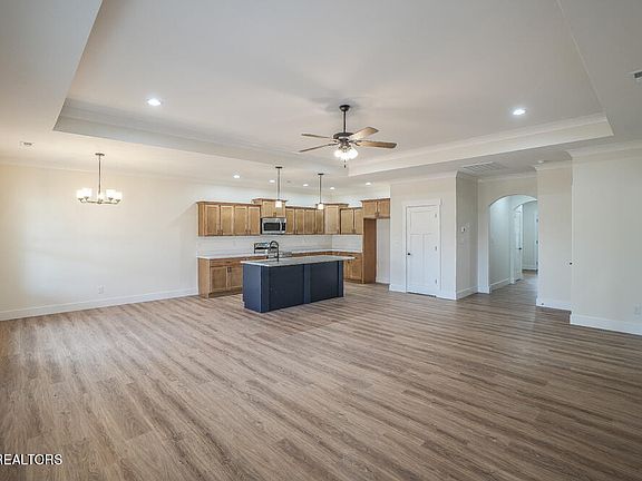 3rd image of 806 Sunset Grove Ln