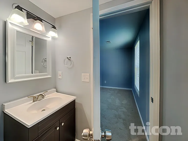 6355 Queensdale Dr — Photo 24