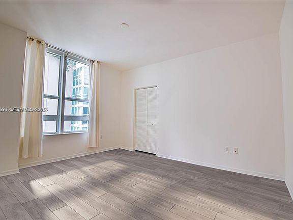 4th image of 950 Brickell Bay #703