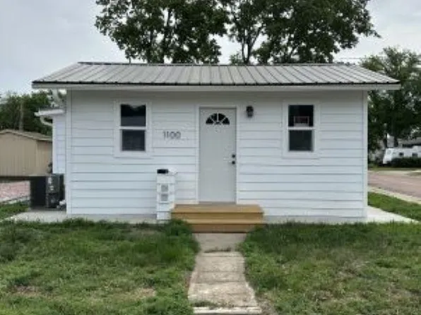 1100 Burleigh St, Yankton, SD 57078