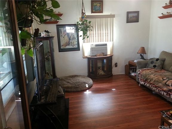 4th image of 624 E Badillo St