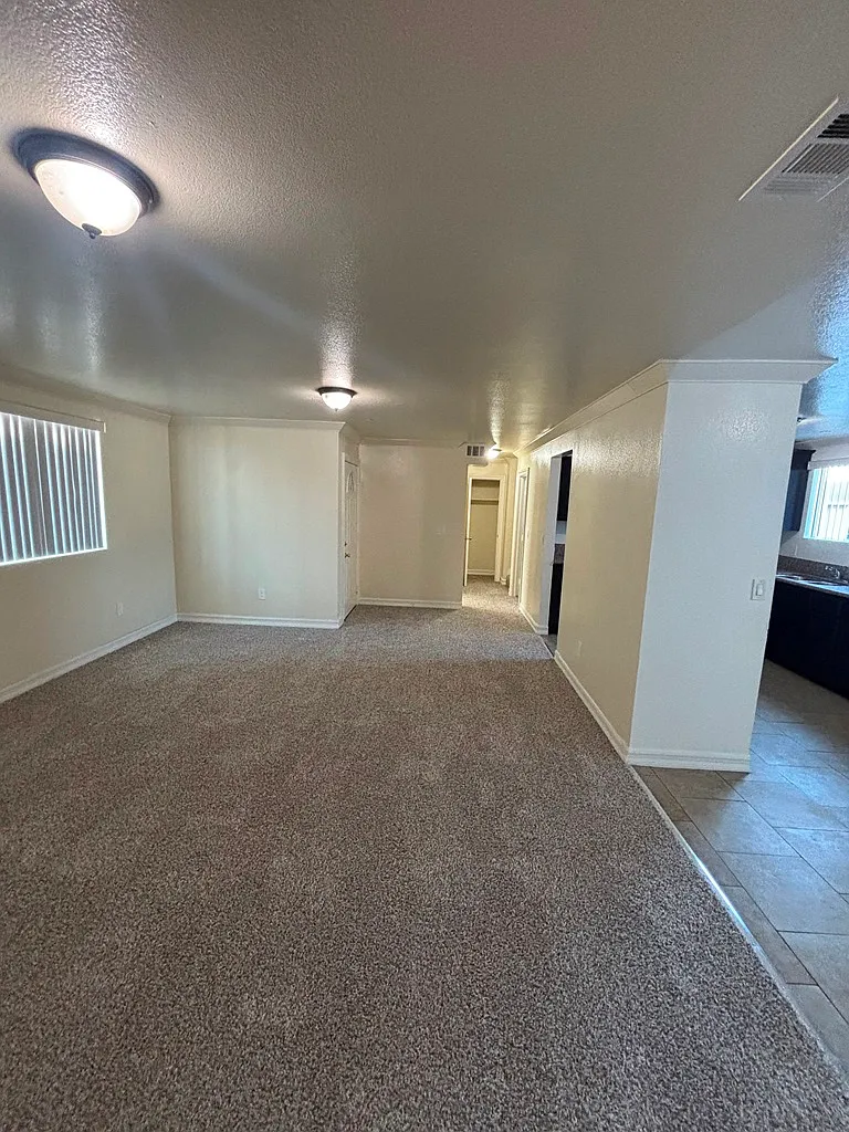 5 bed, 1742 sqft, $3,800 — Photo 3