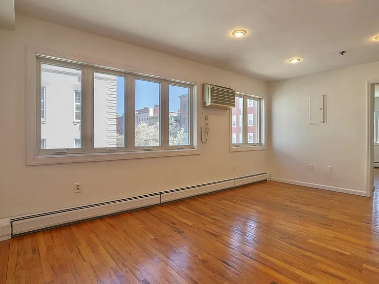 632 Adams St #3 — Photo 9