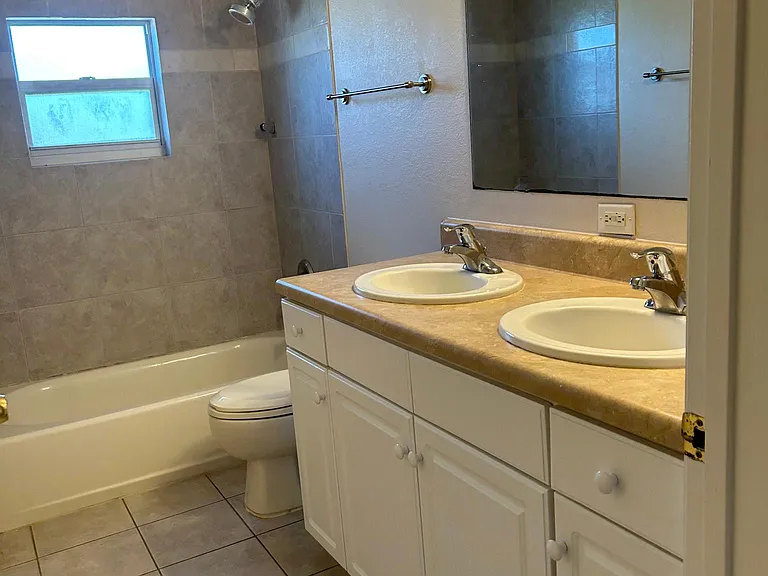 7758 Suncoast Dr — Photo 5