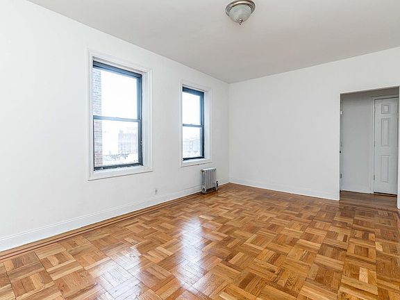 4th image of 4342 45th St APT 5C
