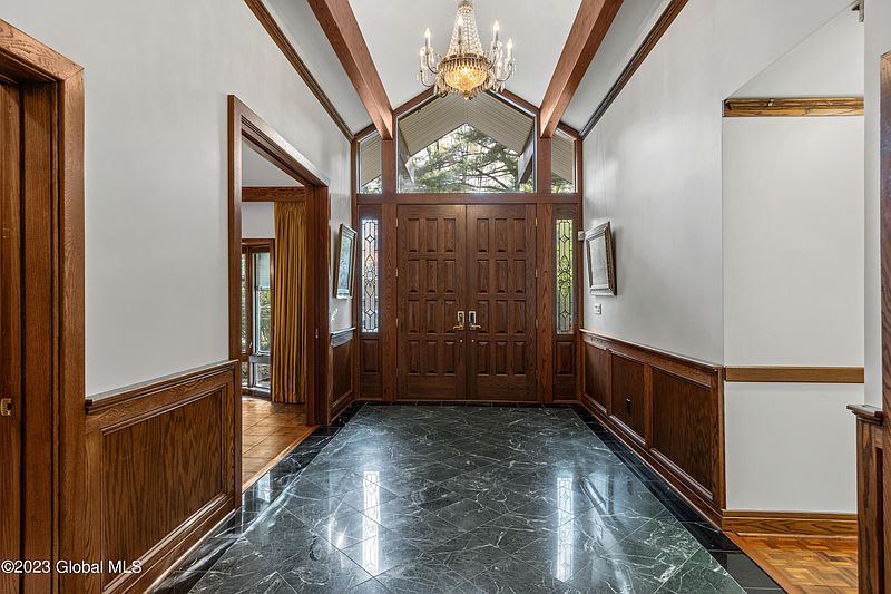 5th image of 1 Rolling Brook Court