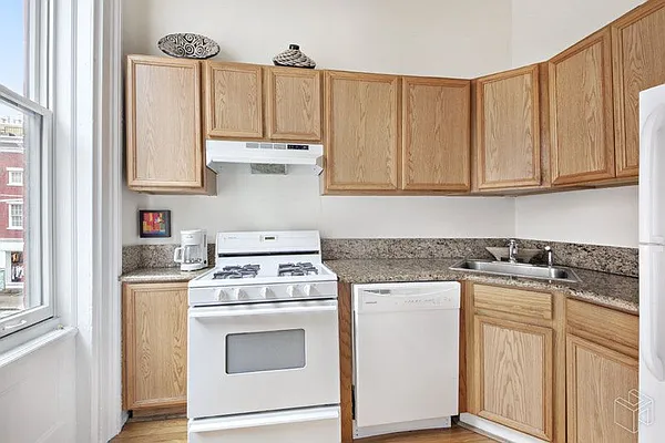 Rented by Halstead Real Estate | media 6