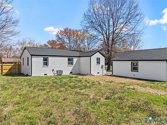 3rd image of 4210 Henshaw Dr