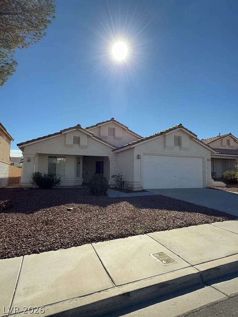 3 bed, 2.0 bath, 1507 sqft, $2,171 — Photo 2