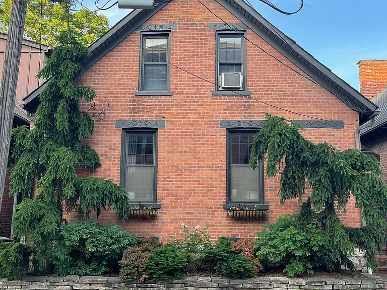 590 S Pearl St — Photo 1