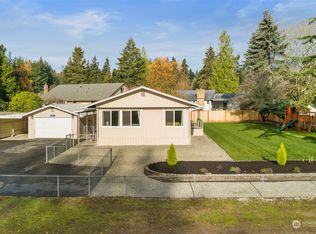 892 NE Riddell Rd, Bremerton, WA 98310