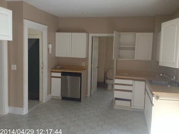 4th image of 122 Oakside St