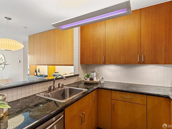 4th image of 455 Vallejo St APT 204