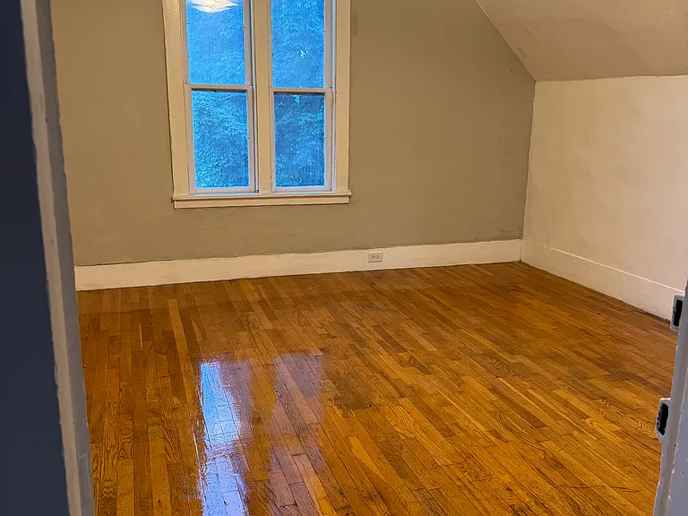 37 E Court St #1/2 — Photo 8