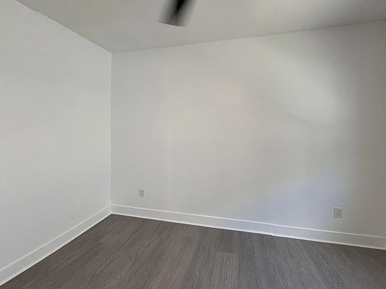 1206 N Alexandria Ave — Photo 20
