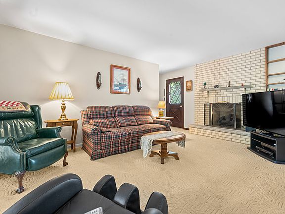 4th image of 137 N Clark Dr