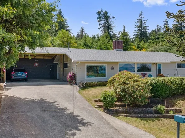 1640 Cedar Dr, Coos Bay, OR 97420