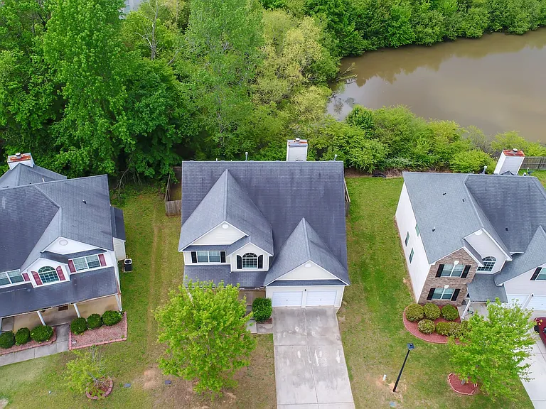 240 Dairyland Dr — Photo 2