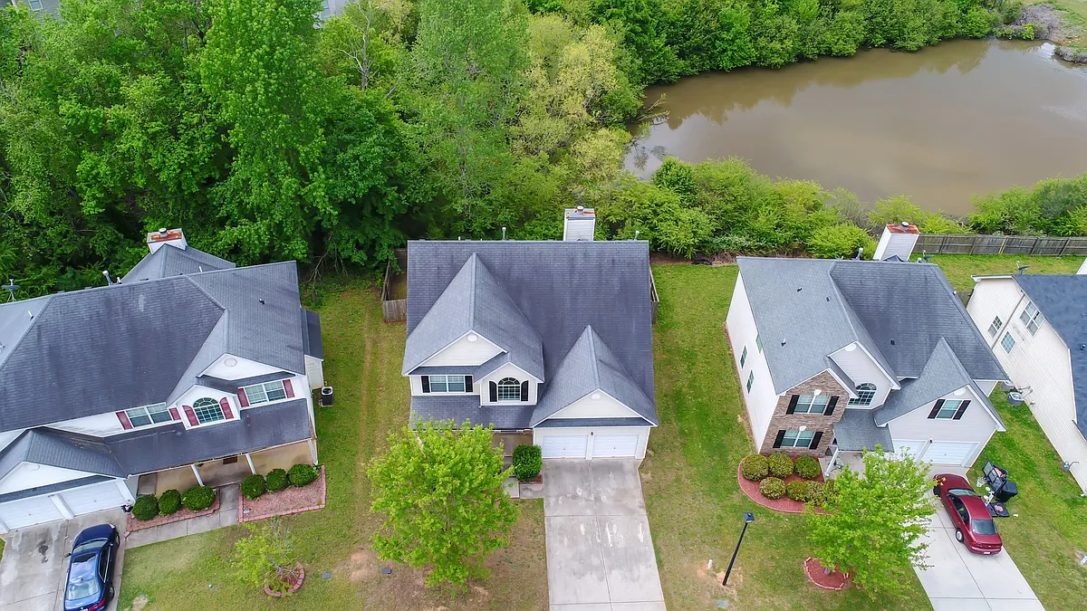 Building Photo - 240 Dairyland Dr