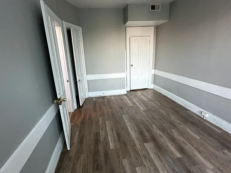 932 Summit Ave #5 — Photo 11