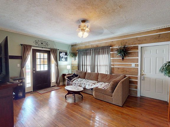 4th image of 506 E Main St