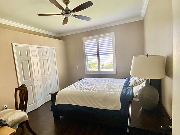 2nd bedroom with desk