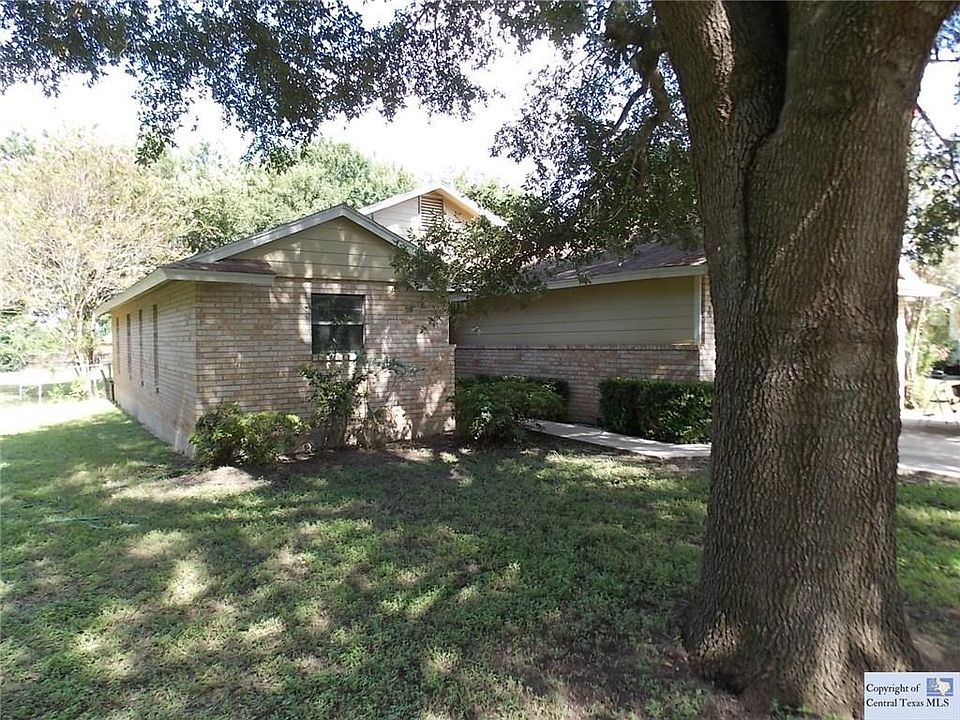 1st image of 415 Woodlake Dr