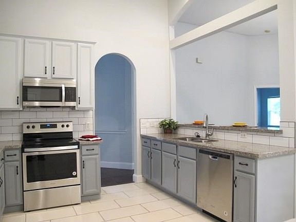 5th image of 13214 Salem Cir