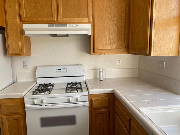 4th image of 5525 Rainbow Cir