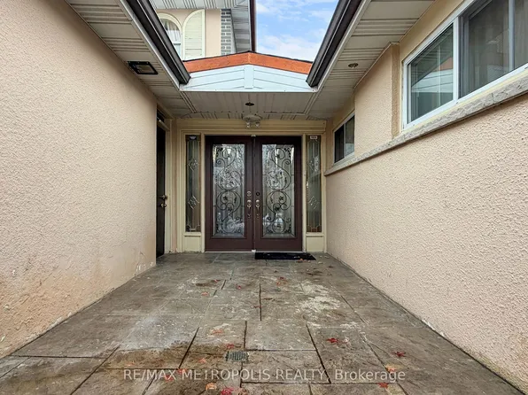 11 Conamore Cres, Toronto, ON M3J 1H2