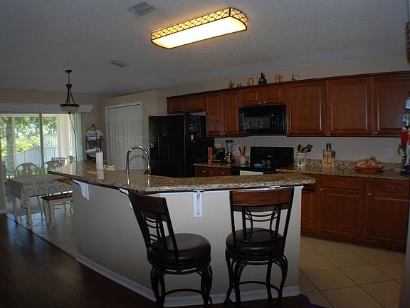 Kitchen/Eat-In/ Patio