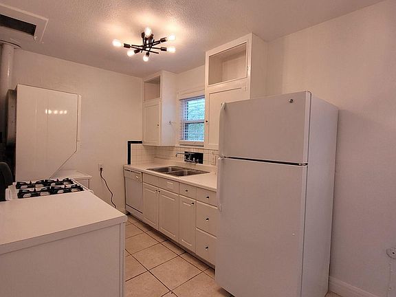 5th image of 1409 Possum Trot St #B