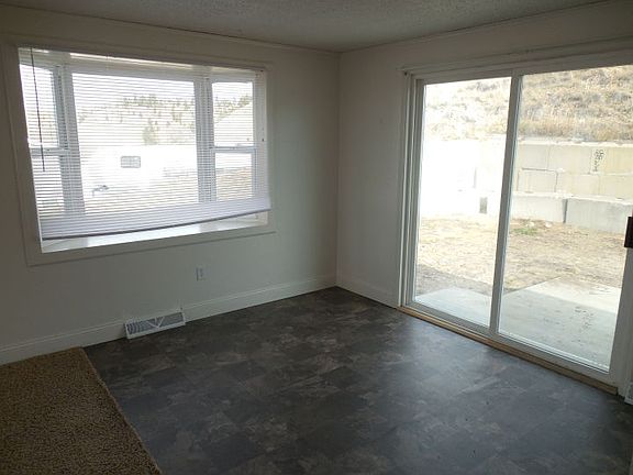 5th image of 643 Westgate Dr