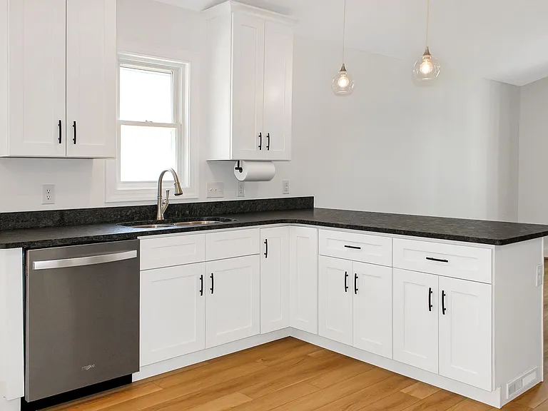 562 N Bayard Ave — Photo 8