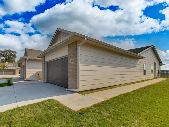 5503 N Sandkey Cir, Wichita, KS 67204